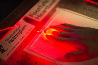 textile-based optical fibres pulse to measure pulse or blood flow in the hand close up