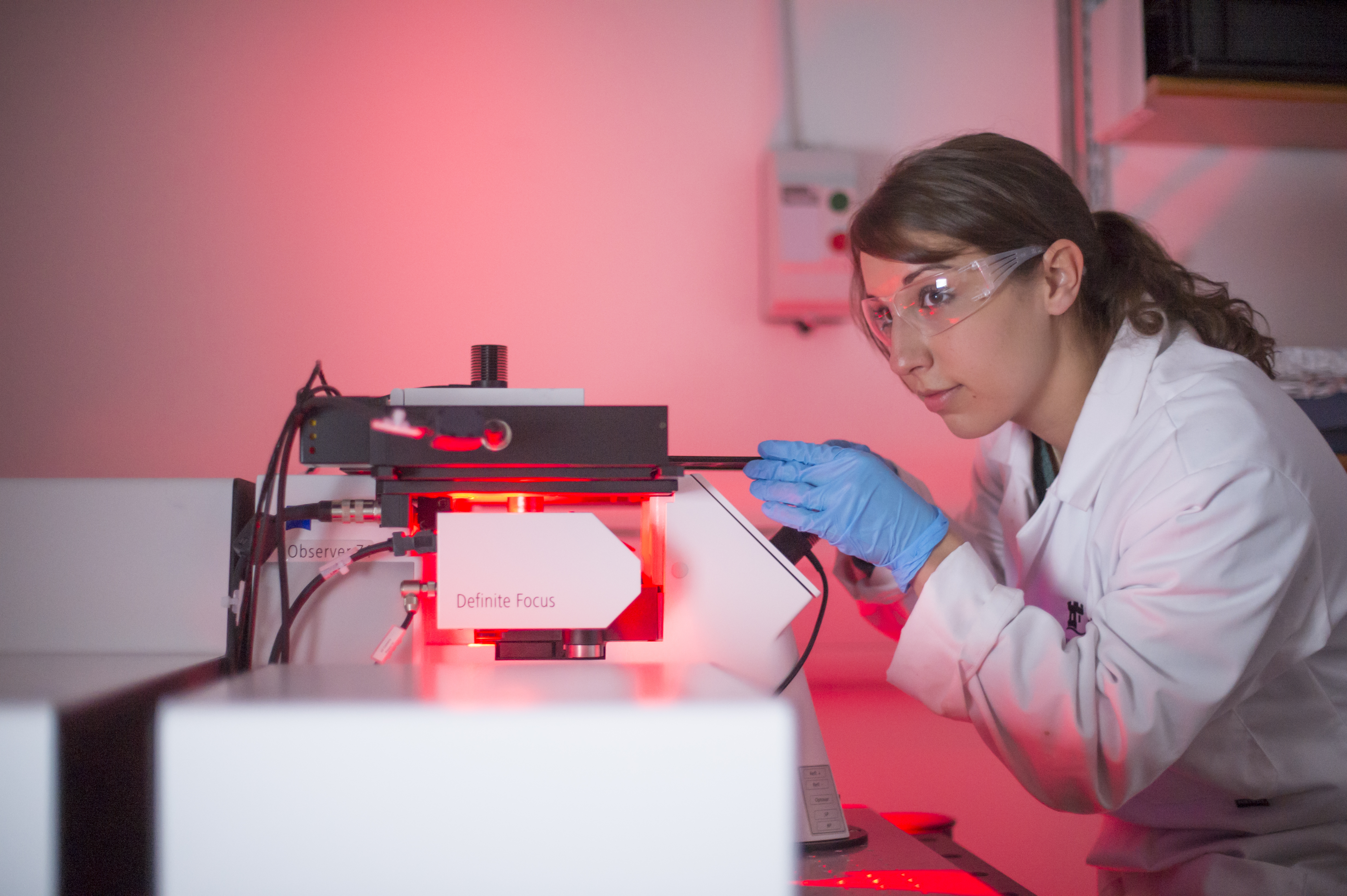 A PhD student Irene Henning  loading samples into nanoscribe printer reproduction quality